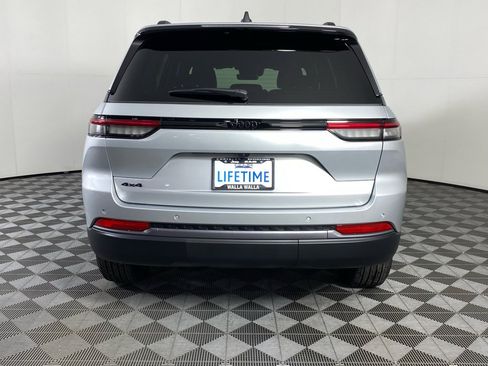 New 2026 Jeep Grand Cherokee Altitude AWD/4WD image 18