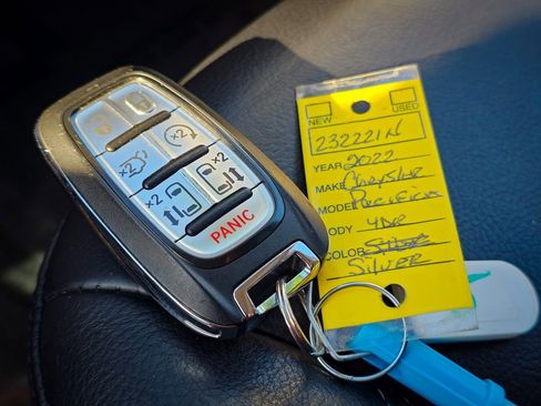 Certified 2022 Chrysler Pacifica Touring-L image 36