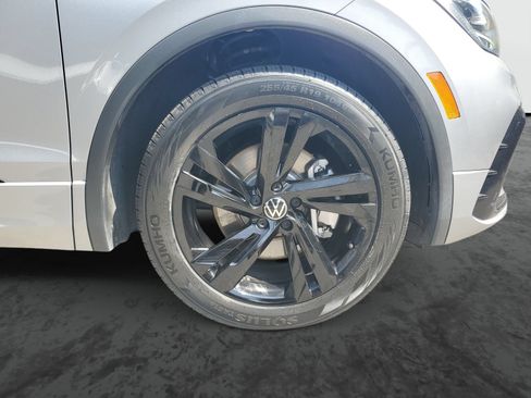Used 2023 Volkswagen Tiguan SE R-Line FWD image 6