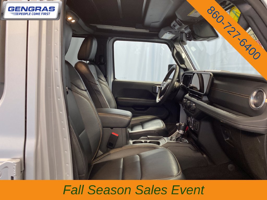 Used 2024 Jeep Wrangler Unlimited Sahara w/ Technology Group AWD/4WD image 41