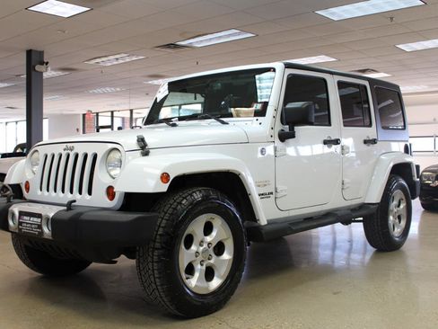 Used 2013 Jeep Wrangler Unlimited Sahara w/ Connectivity Group AWD/4WD image 3