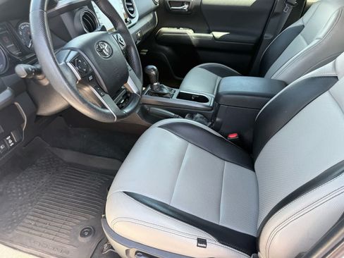 Used 2022 Toyota Tacoma TRD Off-Road w/ Technology Package AWD/4WD image 18