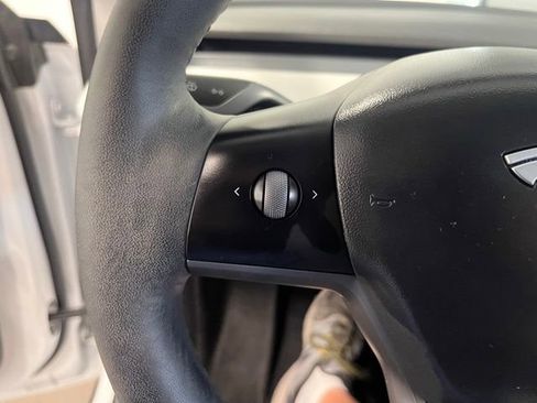 Used 2021 Tesla Model Y Long Range image 24