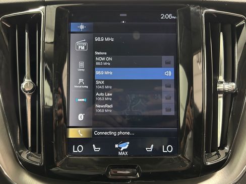 Used 2019 Volvo XC60 T5 Momentum w/ Multimedia Package AWD/4WD image 6