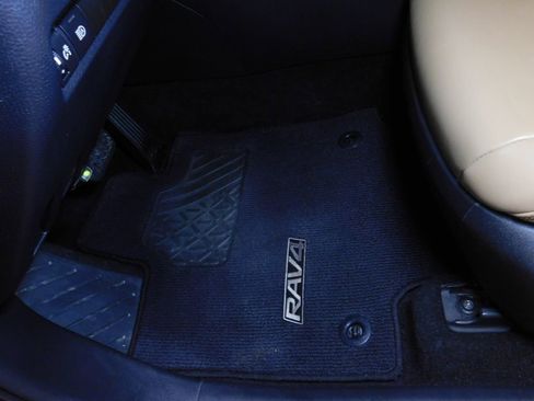 Used 2020 Toyota RAV4 Limited w/ Carpet Mat Package image 32