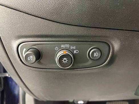 Used 2021 Chevrolet Equinox LT FWD image 17