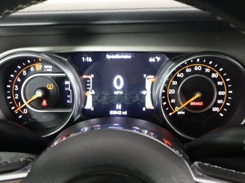 Used 2018 Jeep Wrangler Unlimited Sahara AWD/4WD image 11