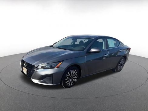 Used 2023 Nissan Altima 2.5 SV FWD image 8