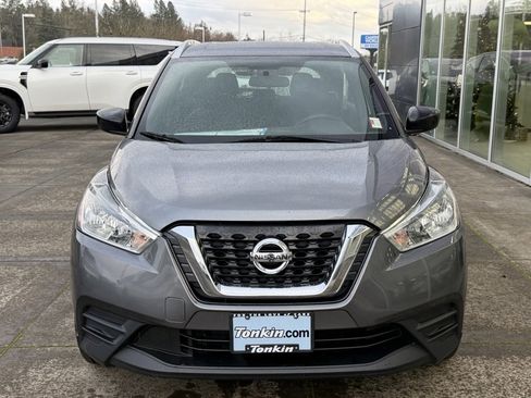 Used 2018 Nissan Kicks S image 3