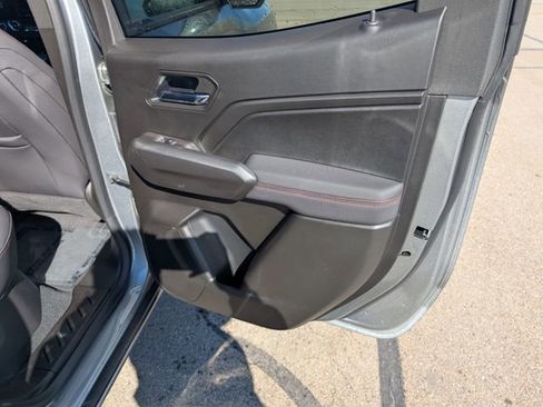 Used 2025 Chevrolet Colorado Z71 image 7