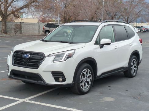 Used 2022 Subaru Forester Premium image 8