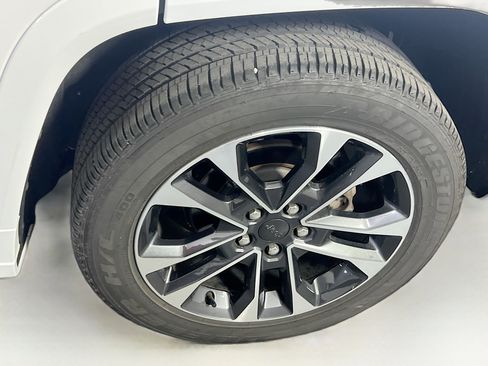 Used 2023 Jeep Grand Cherokee Overland w/ Adv Protech Group III image 33