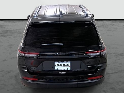 New 2025 Jeep Grand Cherokee Altitude image 3