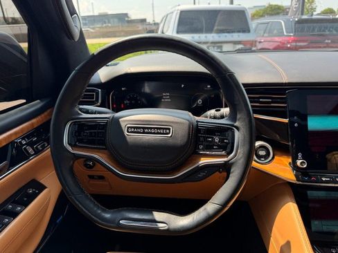 Used 2022 Jeep Grand Wagoneer Series III w/ Rear Seat Video Group 1 AWD/4WD image 10