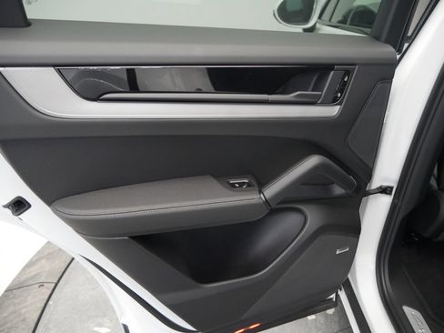 Certified 2026 Porsche Cayenne AWD/4WD image 20