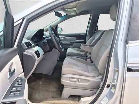 Used 2014 Honda Odyssey LX image 17