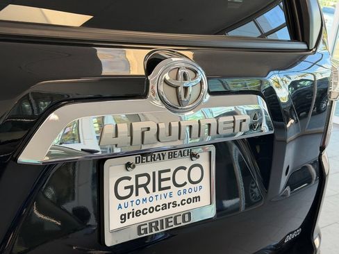 Used 2022 Toyota 4Runner Limited RWD image 10