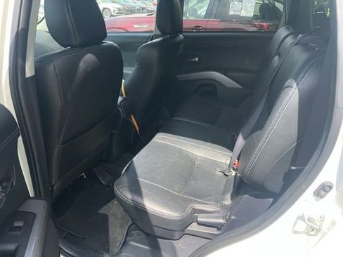 Used 2012 Mitsubishi Outlander GT image 5