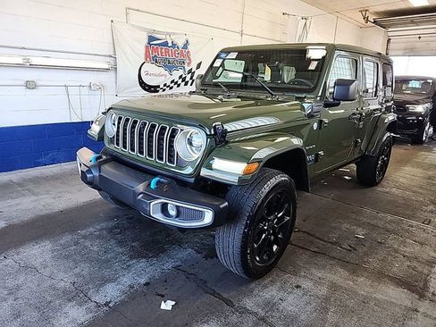 Used 2024 Jeep Wrangler Unlimited Sahara w/ Technology Group AWD/4WD image 5