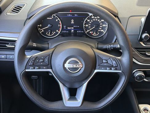 Used 2025 Nissan Altima 2.5 SV image 4