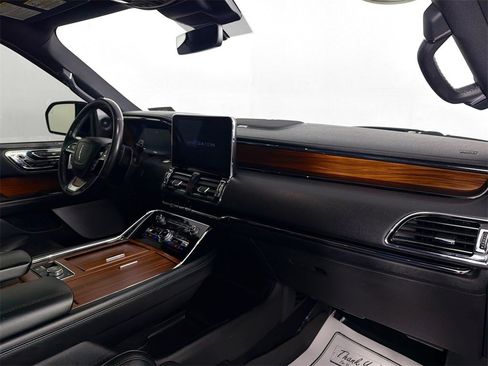 Used 2019 Lincoln Navigator L Reserve image 28