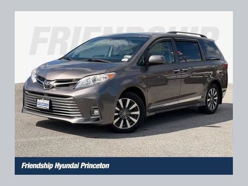 Used 2020 Toyota Sienna XLE w/ XLE Navigation Package AWD/4WD image 1