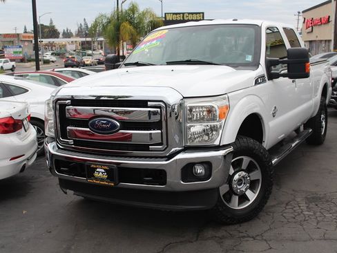 Used 2014 Ford F250 Lariat w/ Lariat Interior Package image 2