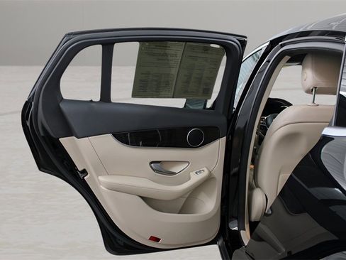 Used 2022 Mercedes-Benz GLC 300 4MATIC Coupe image 18