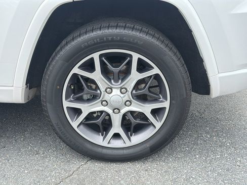 Used 2019 Jeep Grand Cherokee Overland AWD/4WD image 36