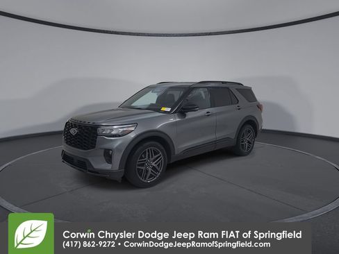 Used 2025 Ford Explorer ST-Line w/ ST-Line Street Pack AWD/4WD image 7