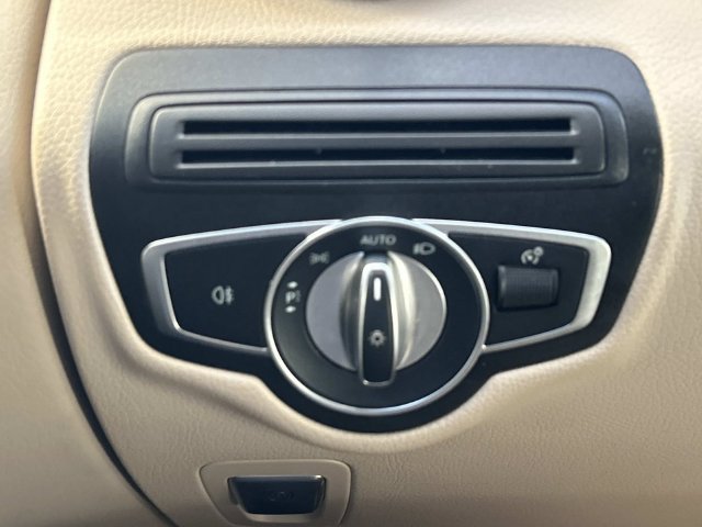 Used 2021 Mercedes-Benz GLC 300 4MATIC image 27