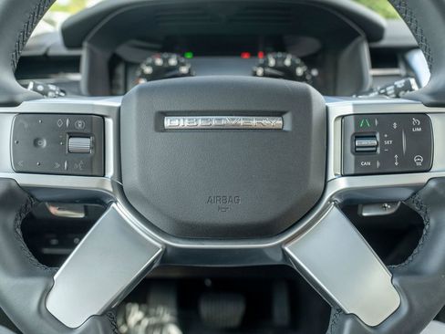 Certified 2024 Land Rover Discovery S image 15