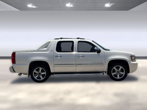Used 2012 Chevrolet Avalanche LTZ RWD image 8