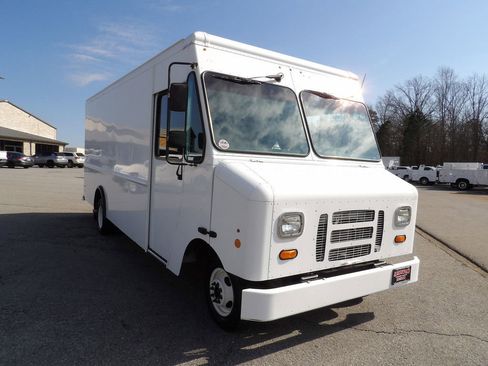 Used 2014 Ford E-350 and Econoline 350 Super Duty w/ A/C Prep Package image 11