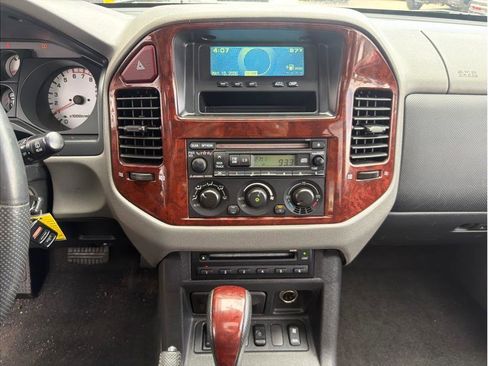 Used 2004 Mitsubishi Montero Limited AWD/4WD image 16