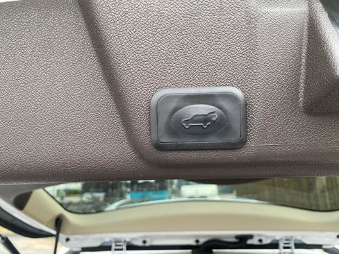 Used 2017 Buick Enclave Leather w/ Trailering Package FWD image 9