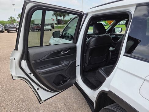 Used 2024 Jeep Grand Cherokee Altitude AWD/4WD image 15