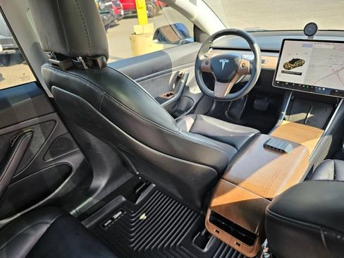 Used 2019 Tesla Model 3 RWD image 15