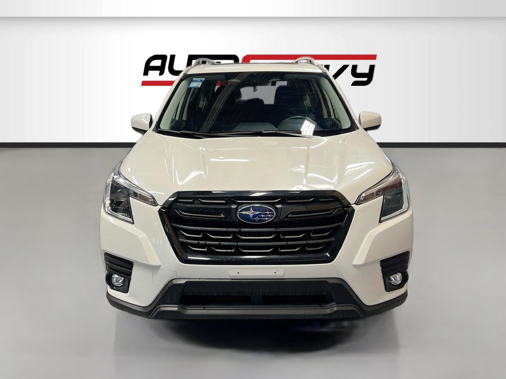 Used 2024 Subaru Forester Premium AWD/4WD image 2