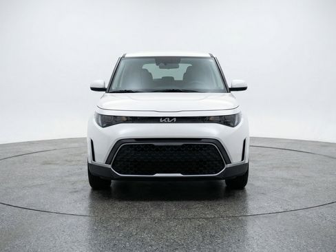 Used 2025 Kia Soul LX w/ LX Technology Package image 2