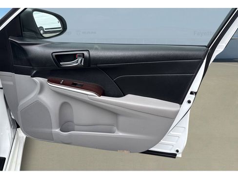 Used 2013 Toyota Camry XLE w/ Leather Pkg image 26