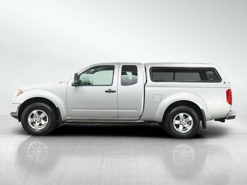 Used 2011 Nissan Frontier SV w/ SV Premium Utility Pkg AWD/4WD image 2