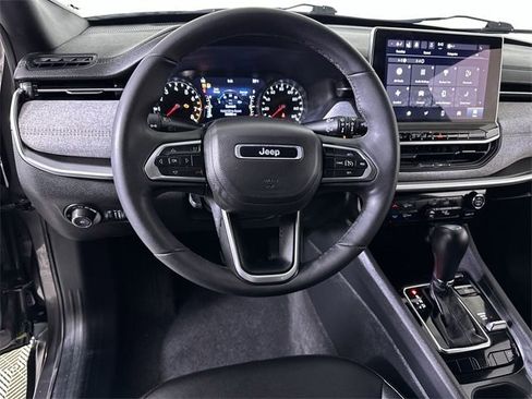 Used 2024 Jeep Compass Latitude image 21