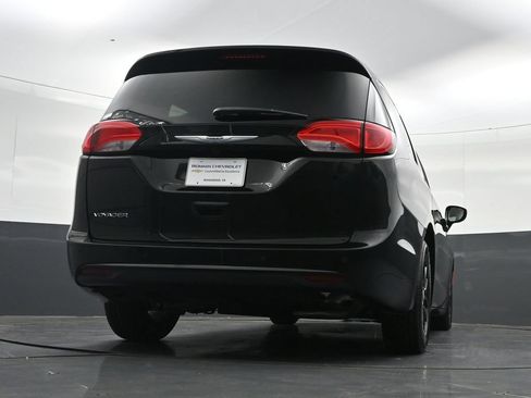 Used 2026 Chrysler Voyager LX FWD image 37
