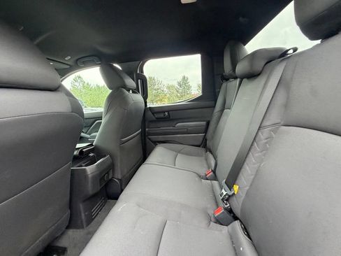 Used 2025 Toyota Tacoma SR5 AWD/4WD image 18
