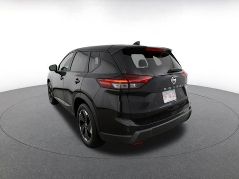 Used 2025 Nissan Rogue SV FWD image 7