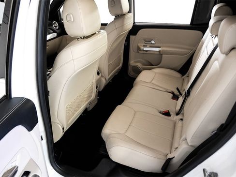 Used 2021 Mercedes-Benz GLB 250 w/ Premium Package image 40