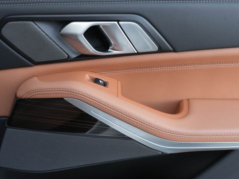 Used 2025 BMW X5 xDrive40i w/ Executive Package image 31