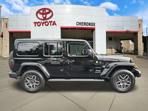 Used 2024 Jeep Wrangler Unlimited Sahara w/ Technology Group AWD/4WD image 5