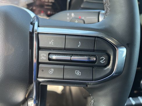 Used 2026 GMC Acadia Elevation w/ Elevation Premium Package AWD/4WD image 26